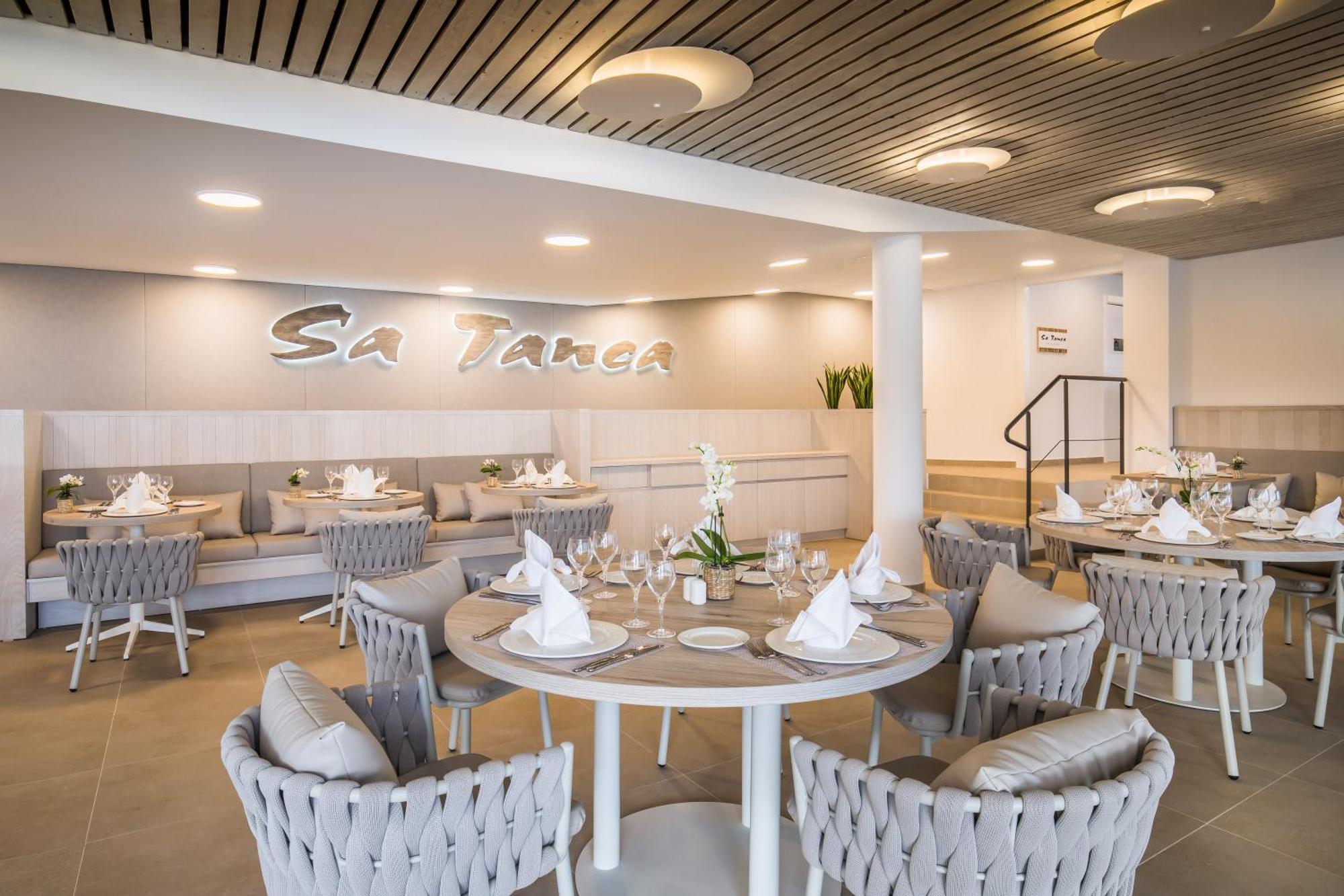Barcelo Nura Hotel Sant Lluis Bagian luar foto
